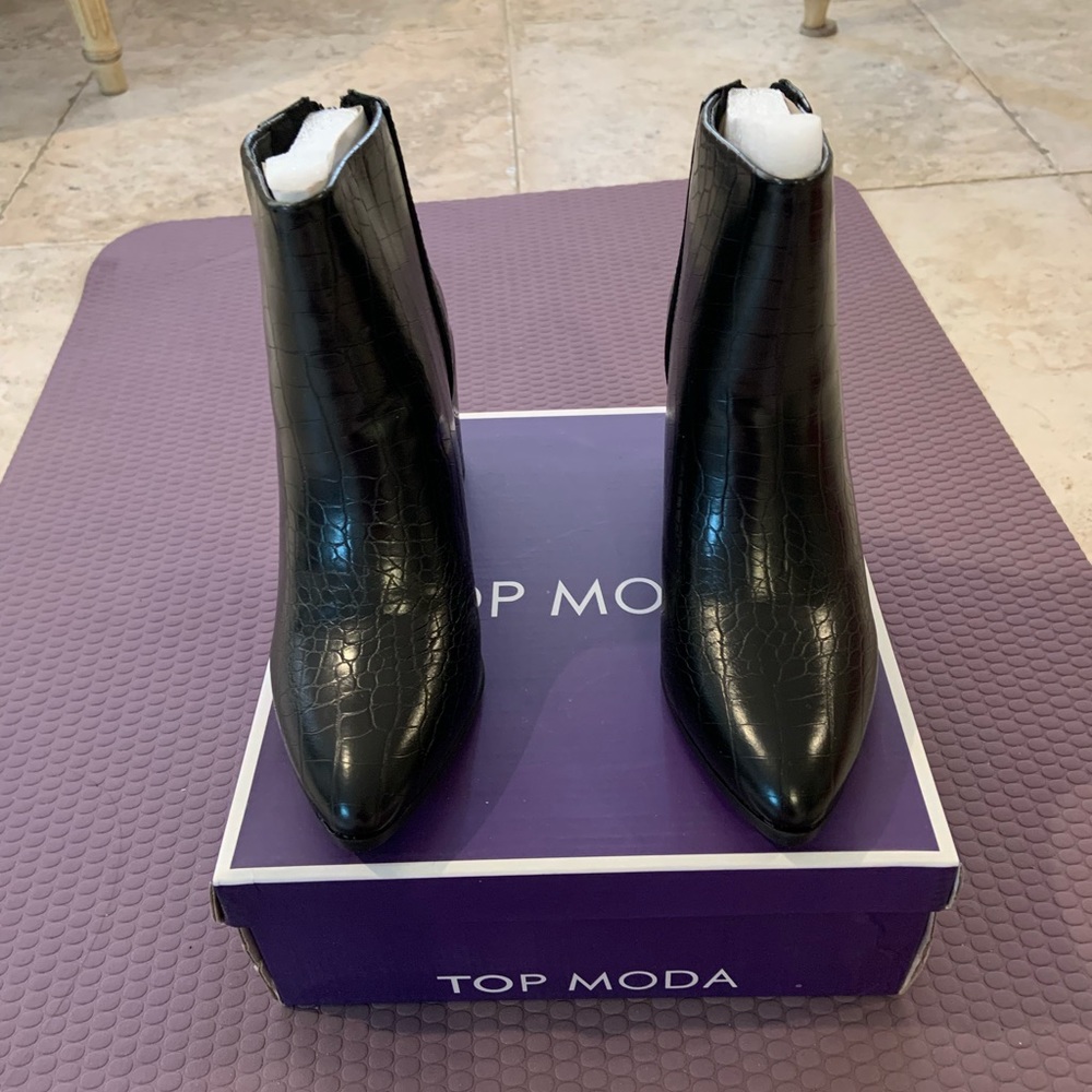 BNIB Top Moda crocodile booties